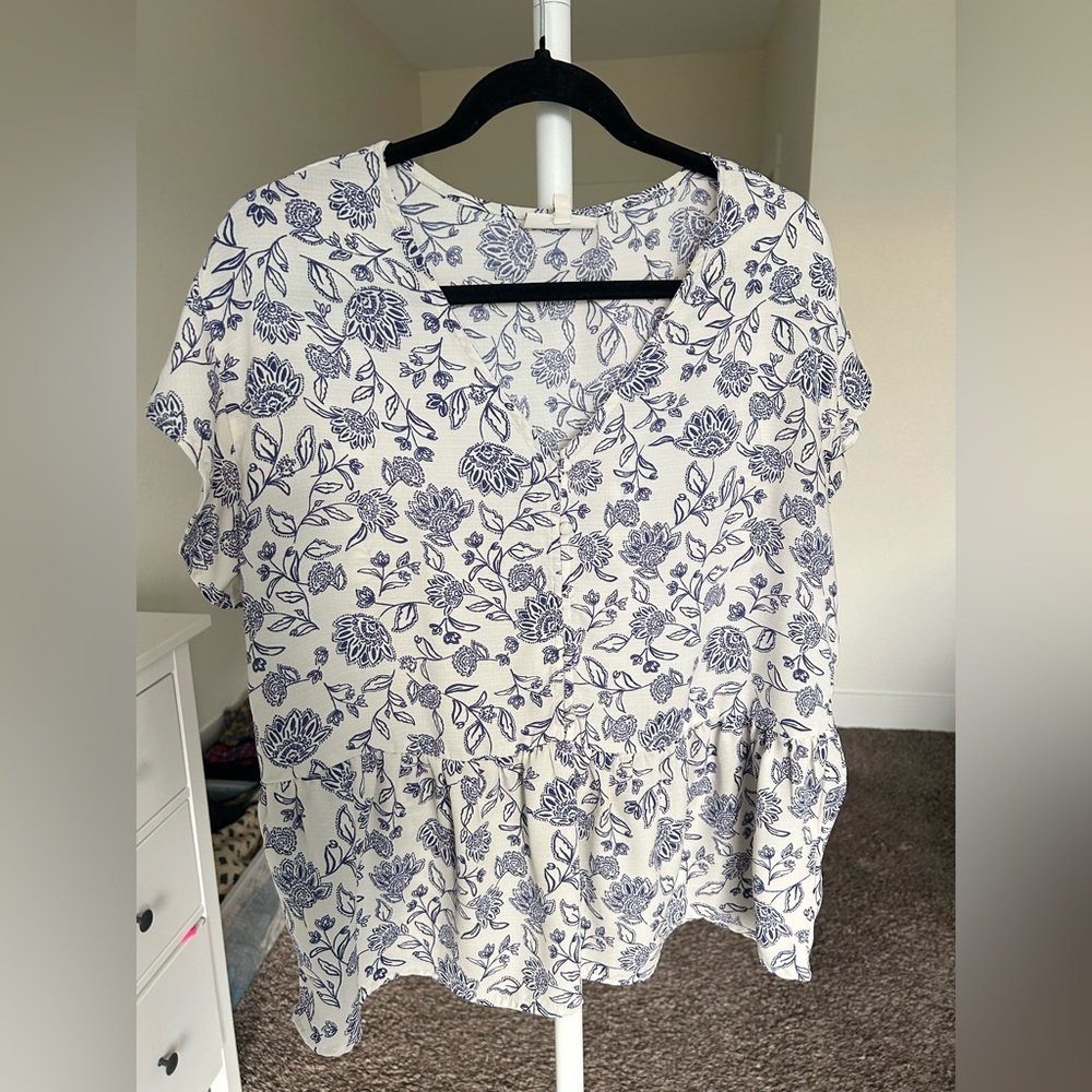 Bobeau Blue and White Floral Babydoll Blouse